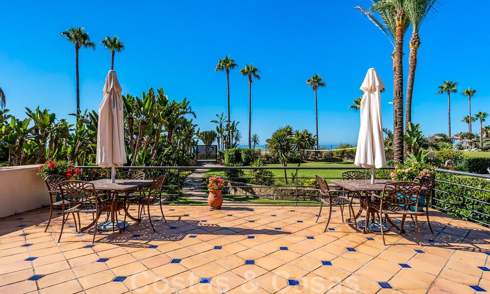 Ruim, gerenoveerd appartement te koop in een strandcomplex met panoramisch zeezicht, op de New Golden Mile tussen Marbella en Estepona 46539