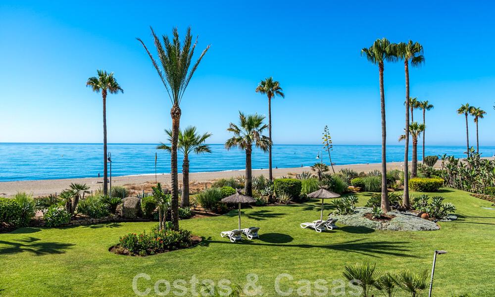 Ruim, gerenoveerd appartement te koop in een strandcomplex met panoramisch zeezicht, op de New Golden Mile tussen Marbella en Estepona 46543