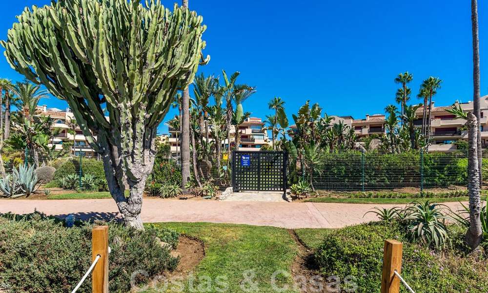 Ruim, gerenoveerd appartement te koop in een strandcomplex met panoramisch zeezicht, op de New Golden Mile tussen Marbella en Estepona 46546