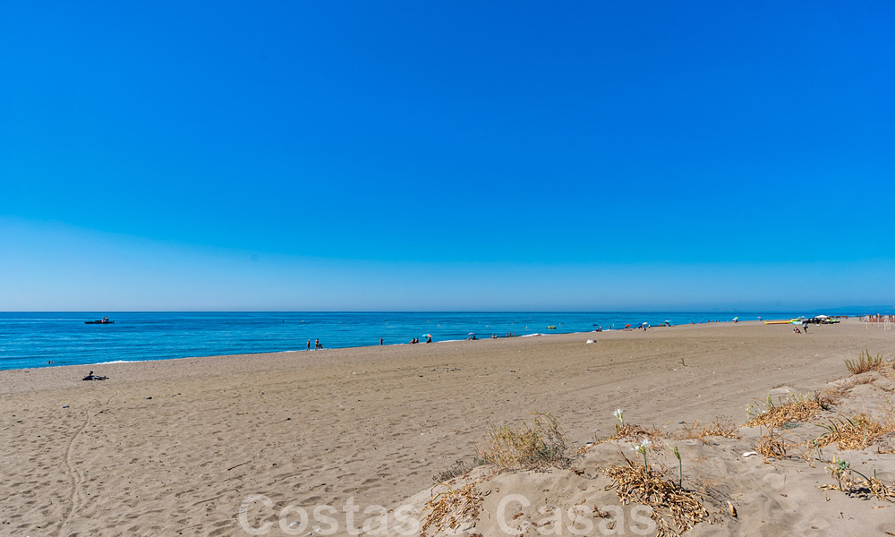 Ruim, gerenoveerd appartement te koop in een strandcomplex met panoramisch zeezicht, op de New Golden Mile tussen Marbella en Estepona 46547