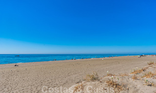Ruim, gerenoveerd appartement te koop in een strandcomplex met panoramisch zeezicht, op de New Golden Mile tussen Marbella en Estepona 46547 