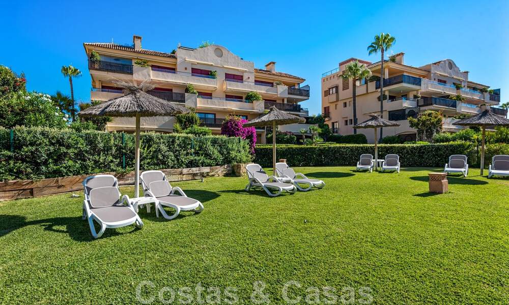 Ruim, gerenoveerd appartement te koop in een strandcomplex met panoramisch zeezicht, op de New Golden Mile tussen Marbella en Estepona 46555
