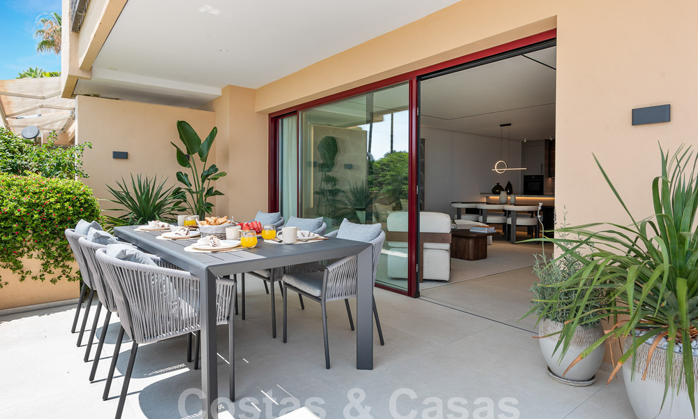 Ruim, gerenoveerd appartement te koop in een strandcomplex met panoramisch zeezicht, op de New Golden Mile tussen Marbella en Estepona 54892
