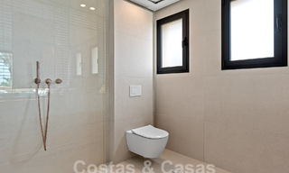 Ruim, gerenoveerd appartement te koop in een strandcomplex met panoramisch zeezicht, op de New Golden Mile tussen Marbella en Estepona 54895 