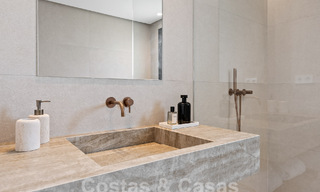 Ruim, gerenoveerd appartement te koop in een strandcomplex met panoramisch zeezicht, op de New Golden Mile tussen Marbella en Estepona 54899 