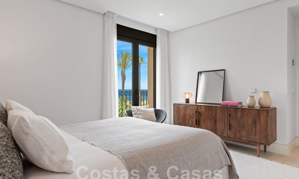 Ruim, gerenoveerd appartement te koop in een strandcomplex met panoramisch zeezicht, op de New Golden Mile tussen Marbella en Estepona 54910