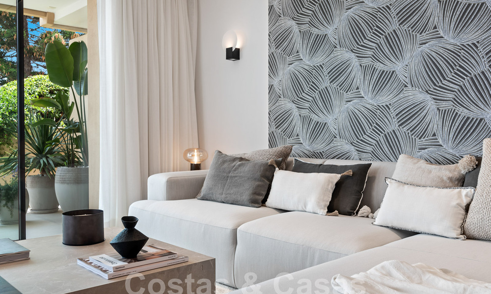 Ruim, gerenoveerd appartement te koop in een strandcomplex met panoramisch zeezicht, op de New Golden Mile tussen Marbella en Estepona 54923