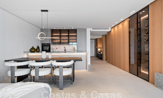 Ruim, gerenoveerd appartement te koop in een strandcomplex met panoramisch zeezicht, op de New Golden Mile tussen Marbella en Estepona 54926 