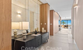 Ruim, gerenoveerd appartement te koop in een strandcomplex met panoramisch zeezicht, op de New Golden Mile tussen Marbella en Estepona 54927 