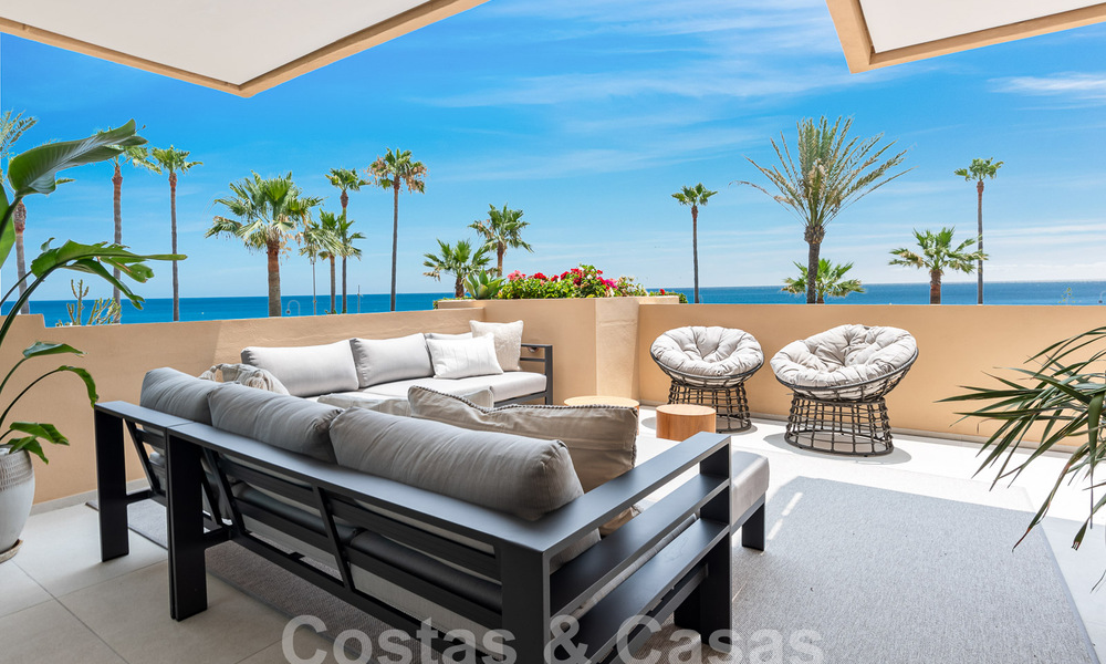 Ruim, gerenoveerd appartement te koop in een strandcomplex met panoramisch zeezicht, op de New Golden Mile tussen Marbella en Estepona 54929