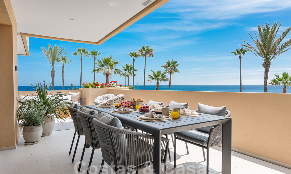 Ruim, gerenoveerd appartement te koop in een strandcomplex met panoramisch zeezicht, op de New Golden Mile tussen Marbella en Estepona 54930