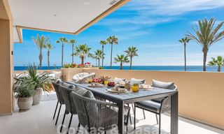 Ruim, gerenoveerd appartement te koop in een strandcomplex met panoramisch zeezicht, op de New Golden Mile tussen Marbella en Estepona 54930 