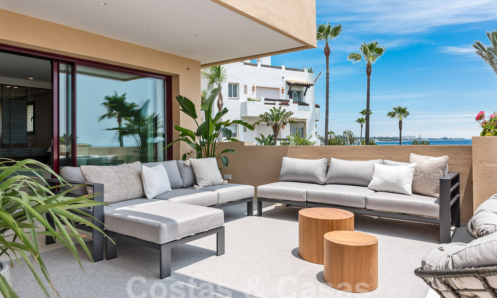 Ruim, gerenoveerd appartement te koop in een strandcomplex met panoramisch zeezicht, op de New Golden Mile tussen Marbella en Estepona 54932