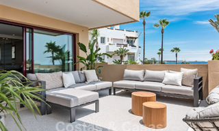 Ruim, gerenoveerd appartement te koop in een strandcomplex met panoramisch zeezicht, op de New Golden Mile tussen Marbella en Estepona 54932 