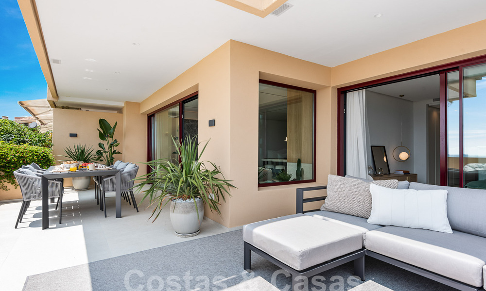 Ruim, gerenoveerd appartement te koop in een strandcomplex met panoramisch zeezicht, op de New Golden Mile tussen Marbella en Estepona 54934