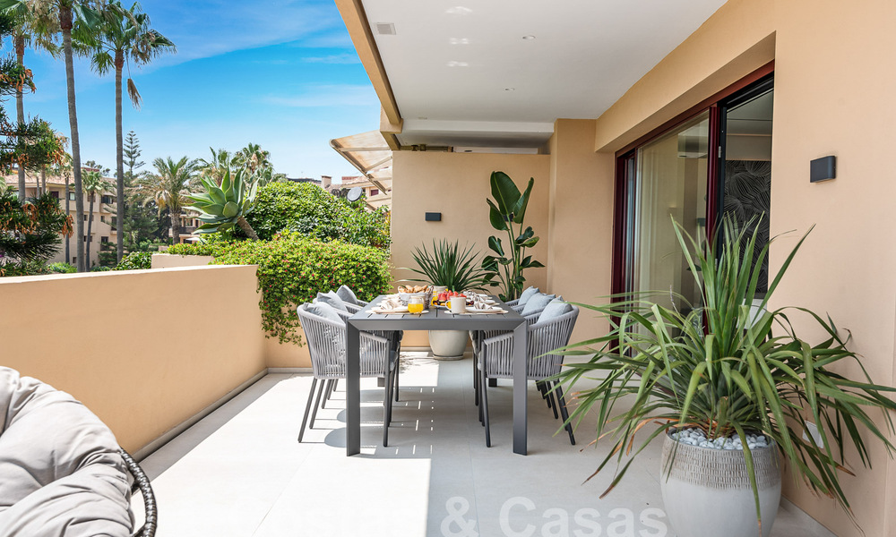Ruim, gerenoveerd appartement te koop in een strandcomplex met panoramisch zeezicht, op de New Golden Mile tussen Marbella en Estepona 54935