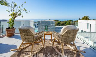 Instapklare villa te koop met hedendaags architectuur in een omheinde villagemeenschap op de grens van Mijas en Marbella 46409 