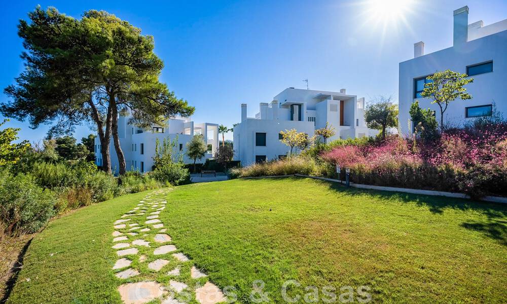 Instapklaar, eigentijds, luxepenthouse te koop met 3 slaapkamers in een beveiligd wooncomplex in Marbella - Benahavis 46470