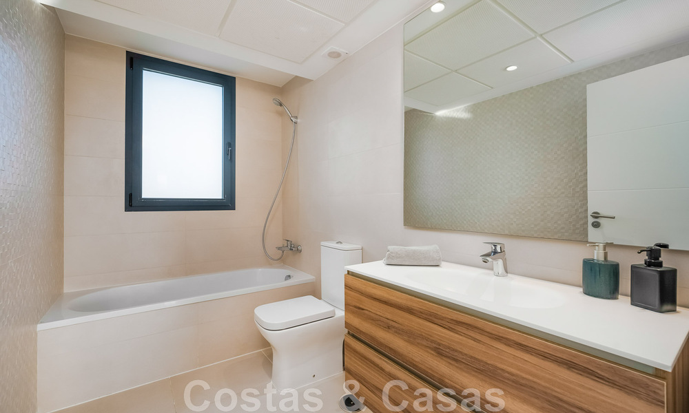 Instapklaar, eigentijds, luxepenthouse te koop met 3 slaapkamers in een beveiligd wooncomplex in Marbella - Benahavis 46476