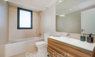 Instapklaar, eigentijds, luxepenthouse te koop met 3 slaapkamers in een beveiligd wooncomplex in Marbella - Benahavis 46476 