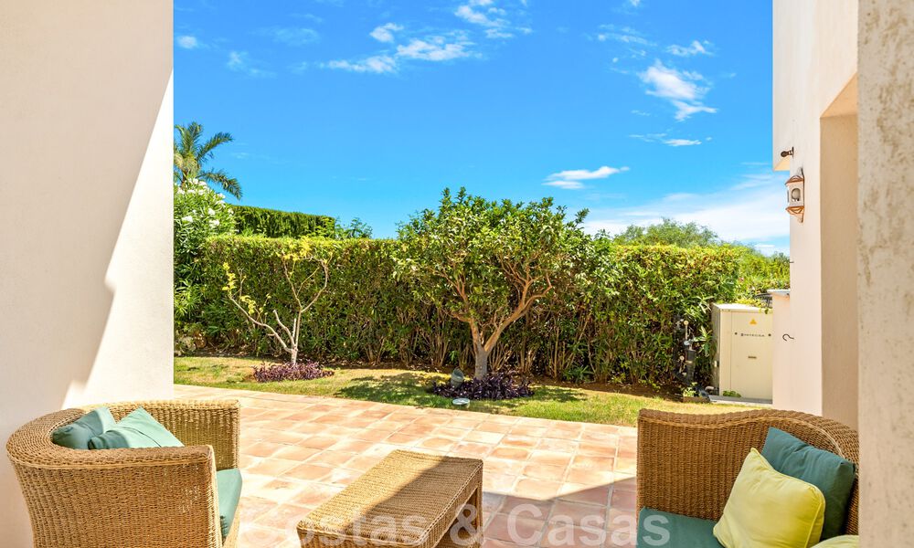 Ruime villa in authentieke, Mediterrane bouwstijl te koop met zeezicht in een vijfsterren golfresort in Benahavis - Marbella 46656