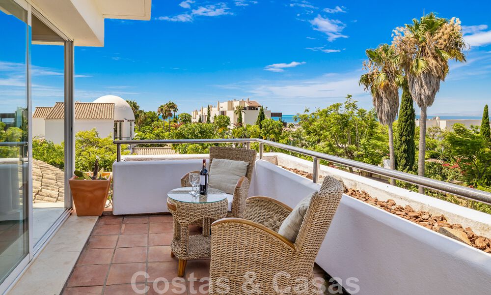 Ruime villa in authentieke, Mediterrane bouwstijl te koop met zeezicht in een vijfsterren golfresort in Benahavis - Marbella 46665