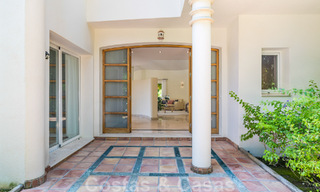 Ruime villa in authentieke, Mediterrane bouwstijl te koop met zeezicht in een vijfsterren golfresort in Benahavis - Marbella 46667 
