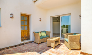 Ruime villa in authentieke, Mediterrane bouwstijl te koop met zeezicht in een vijfsterren golfresort in Benahavis - Marbella 46668 