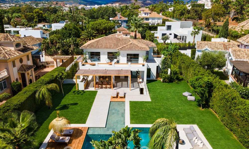 Instapklare, luxueuze designvilla te koop op loopafstand van het voorzieningen in de golfvallei van Nueva Andalucia, Marbella 46697