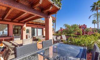 Luxe penthouse te koop in een vijfsterren wooncomplex aan het strand met prachtig zicht op zee, op de New Golden Mile tussen Marbella en Estepona 46577 