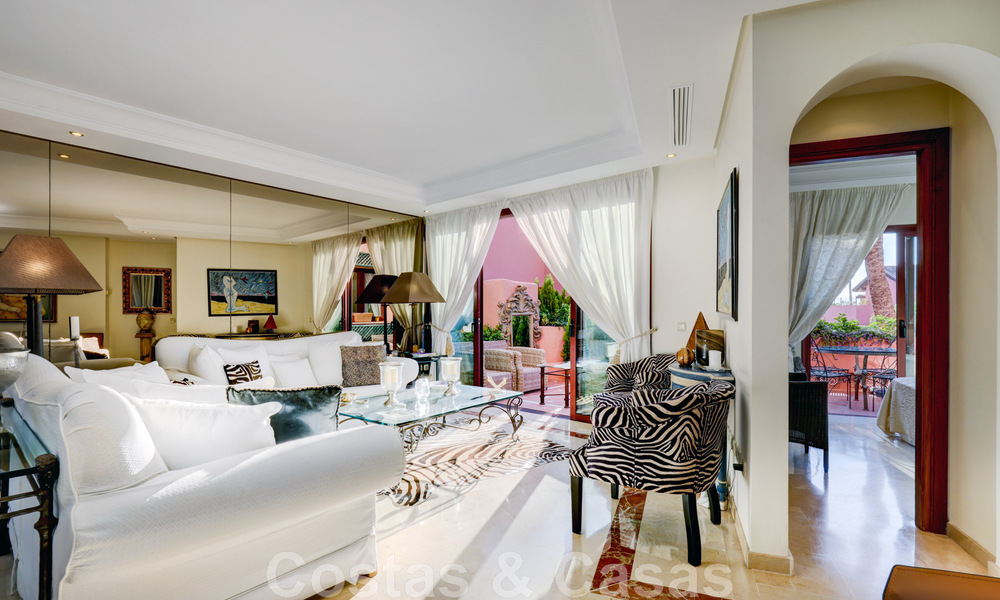 Luxe penthouse te koop in een vijfsterren wooncomplex aan het strand met prachtig zicht op zee, op de New Golden Mile tussen Marbella en Estepona 46602
