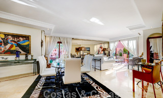 Luxe penthouse te koop in een vijfsterren wooncomplex aan het strand met prachtig zicht op zee, op de New Golden Mile tussen Marbella en Estepona 46604 