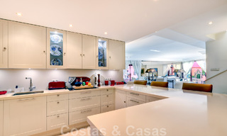 Luxe penthouse te koop in een vijfsterren wooncomplex aan het strand met prachtig zicht op zee, op de New Golden Mile tussen Marbella en Estepona 46616 