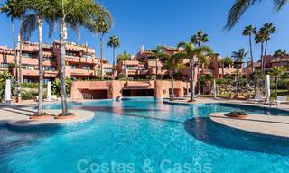 Luxe penthouse te koop in een vijfsterren wooncomplex aan het strand met prachtig zicht op zee, op de New Golden Mile tussen Marbella en Estepona 46623 