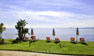 Luxe penthouse te koop in een vijfsterren wooncomplex aan het strand met prachtig zicht op zee, op de New Golden Mile tussen Marbella en Estepona 46625 