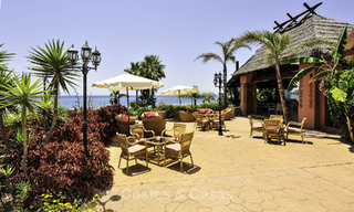 Luxe penthouse te koop in een vijfsterren wooncomplex aan het strand met prachtig zicht op zee, op de New Golden Mile tussen Marbella en Estepona 46631 
