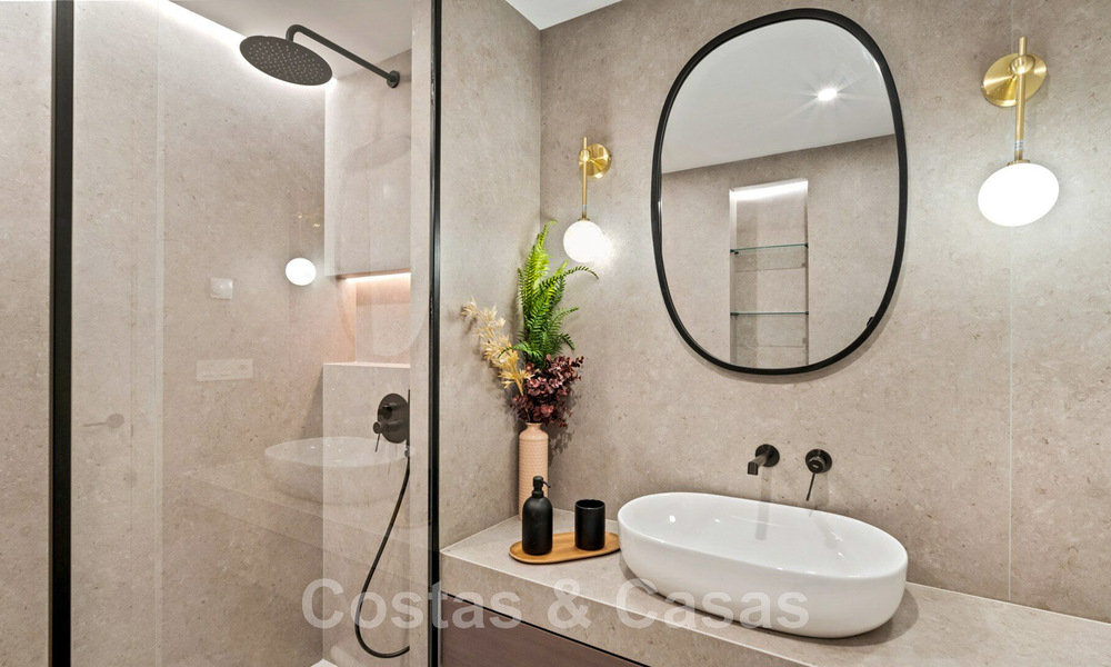 Modern gerenoveerd, 4-slaapkamer penthouse te koop met prachtig zeezicht in een gated community in Benahavis - Marbella 47129