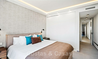 Modern gerenoveerd, 4-slaapkamer penthouse te koop met prachtig zeezicht in een gated community in Benahavis - Marbella 47130 