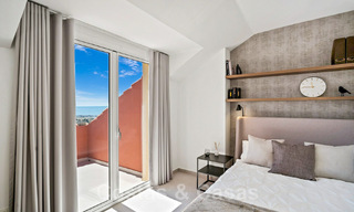 Modern gerenoveerd, 4-slaapkamer penthouse te koop met prachtig zeezicht in een gated community in Benahavis - Marbella 47137 