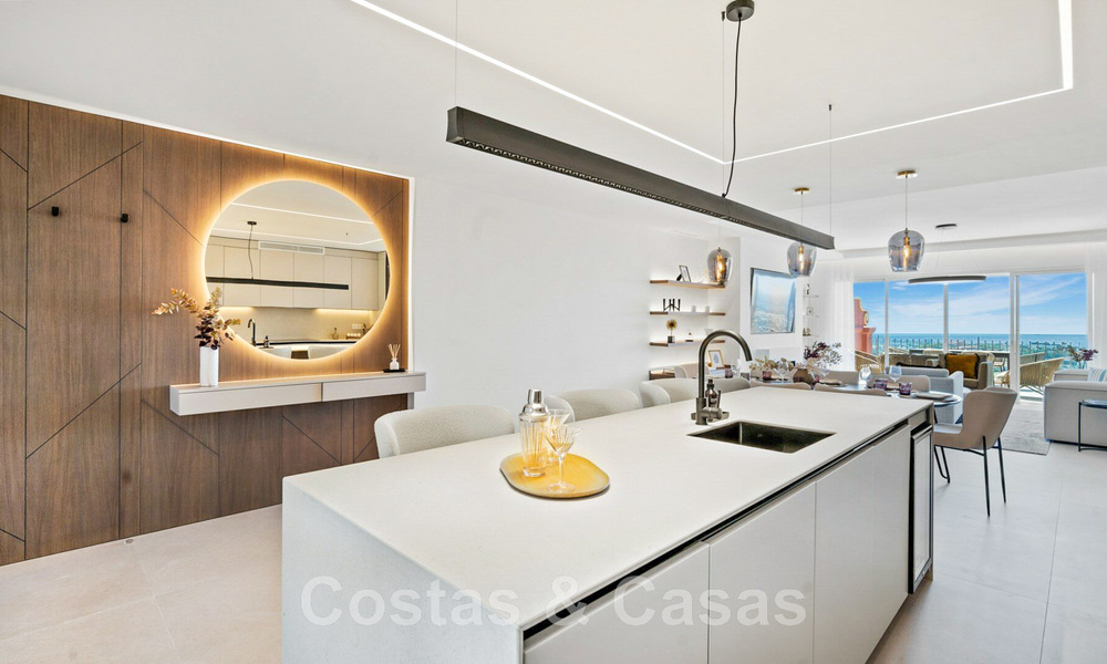 Modern gerenoveerd, 4-slaapkamer penthouse te koop met prachtig zeezicht in een gated community in Benahavis - Marbella 47142