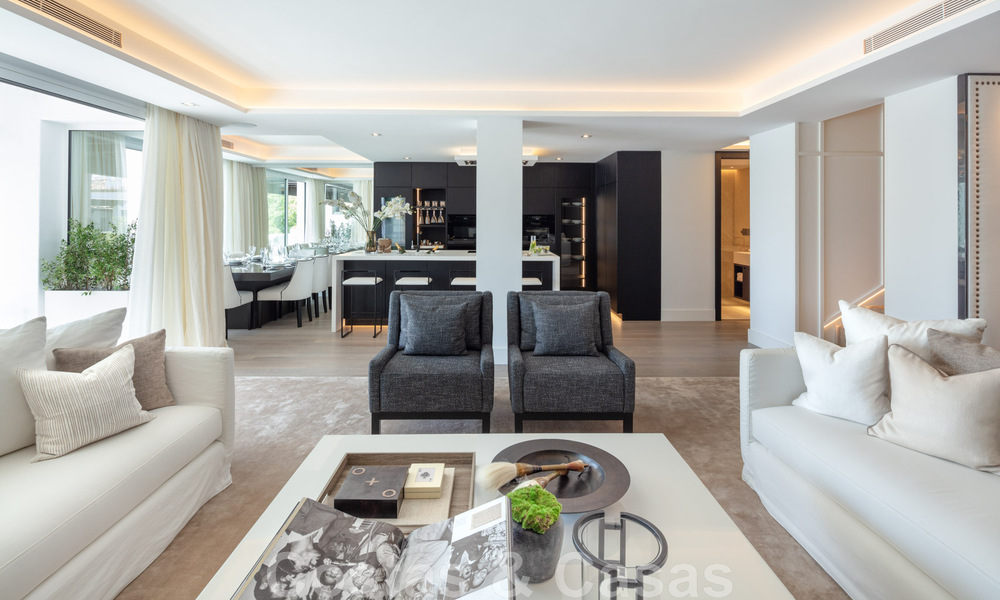 Eigentijds gerenoveerd penthouse te koop met zeezicht in Puente Romano, in het hartje van de Golden Mile, Marbella 46870