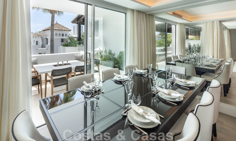 Eigentijds gerenoveerd penthouse te koop met zeezicht in Puente Romano, in het hartje van de Golden Mile, Marbella 46871