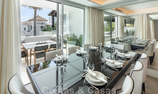 Eigentijds gerenoveerd penthouse te koop met zeezicht in Puente Romano, in het hartje van de Golden Mile, Marbella 46871 