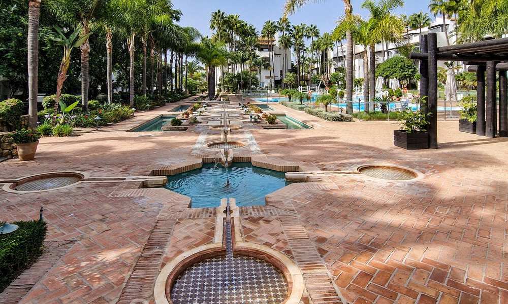 Eigentijds gerenoveerd penthouse te koop met zeezicht in Puente Romano, in het hartje van de Golden Mile, Marbella 46878