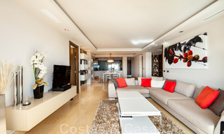 Zeer ruim, licht en modern 3-slaapkamer luxe appartement te koop met open zeezicht in Marbella - Benahavis 46826 