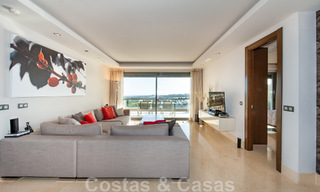 Zeer ruim, licht en modern 3-slaapkamer luxe appartement te koop met open zeezicht in Marbella - Benahavis 46831 