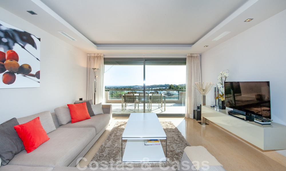 Zeer ruim, licht en modern 3-slaapkamer luxe appartement te koop met open zeezicht in Marbella - Benahavis 46832