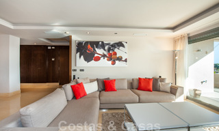 Zeer ruim, licht en modern 3-slaapkamer luxe appartement te koop met open zeezicht in Marbella - Benahavis 46836 