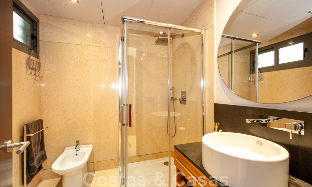 Zeer ruim, licht en modern 3-slaapkamer luxe appartement te koop met open zeezicht in Marbella - Benahavis 46837