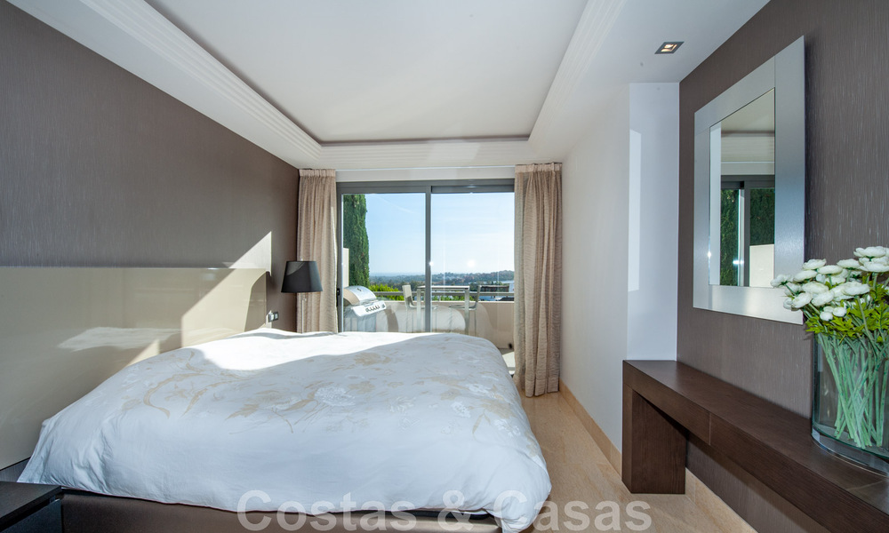 Zeer ruim, licht en modern 3-slaapkamer luxe appartement te koop met open zeezicht in Marbella - Benahavis 46838